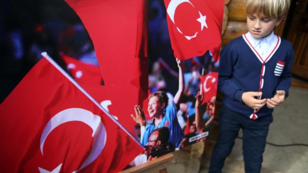kosava'da darbe girişimi fotoğrafları sergisi.jpg