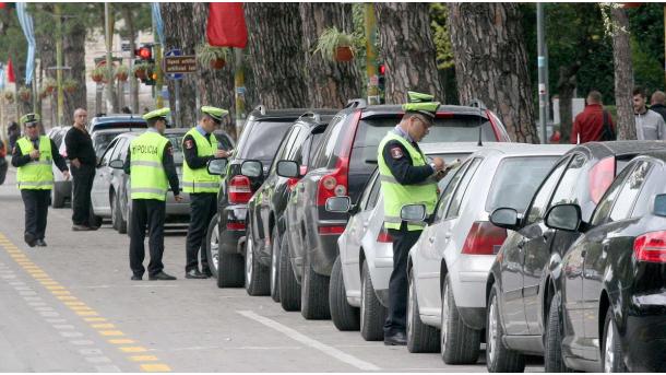 arnavutluk trafik polisi.jpg