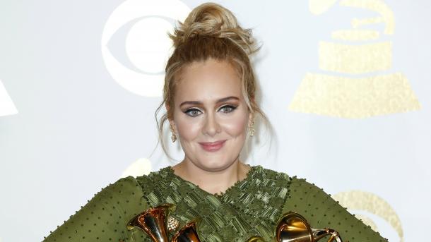 Adele gëzon fansat, njofton një album të ri në 2019