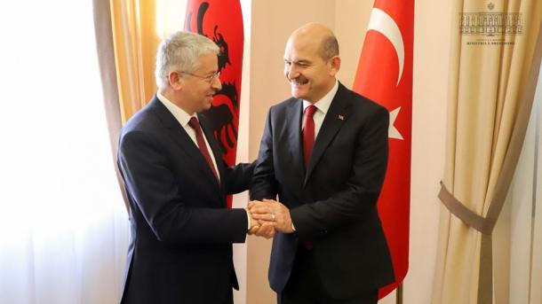 Shqipëria është zotuar të ndihmojë Turqinë në luftën kundër organizatës terroriste FETO