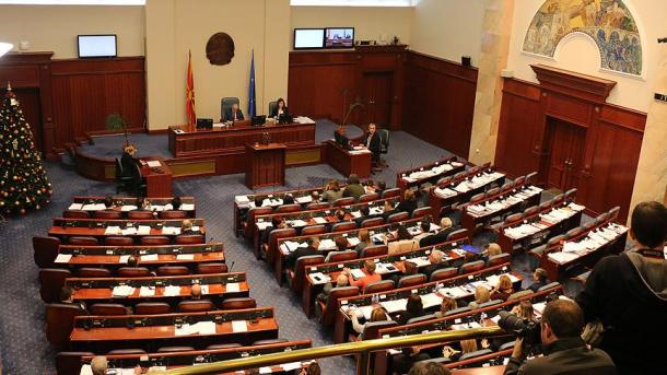 Собрание Македонии утвердило внесение четырех поправок в конституцию страны для ее переименования