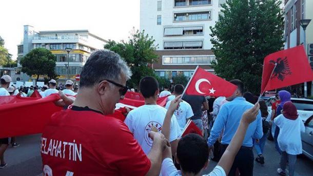 Arnavutluk_15 Temmuz_Demokrasi Zaferi Yürüyüşü_08.jpg