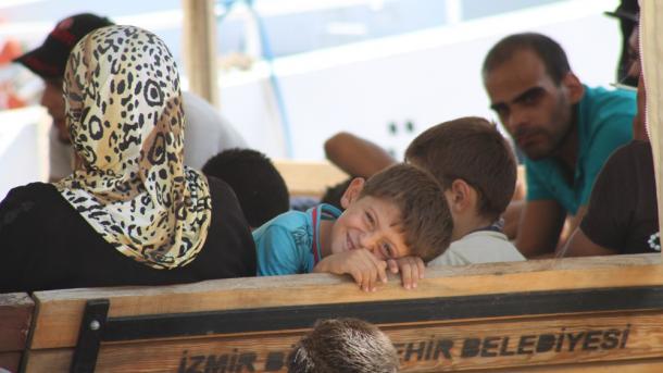 ayvalık- midilli adasına gitmeye çalışan suriyeli 60 kaçak yakalandı3.jpg