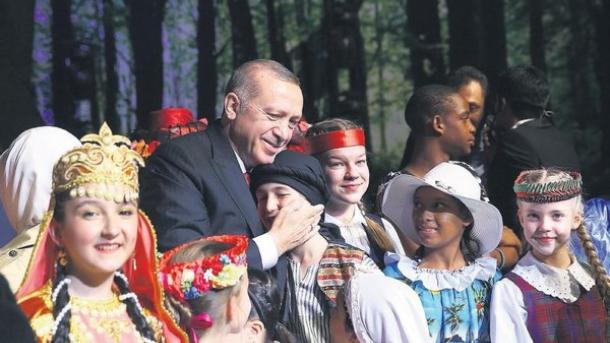 أردوغان صاحب القلب الكبير هو قرة أعيننا