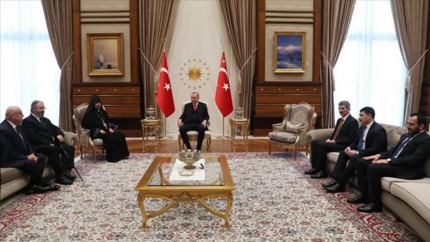 جمهور باشلیغی ایردوغان تورکیه ارمنیلری دینی عالمی سهاک مشالیان نی قبول قیلیب اوچره شدی