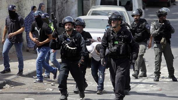 israil filistinli gözaltı.jpg