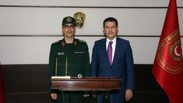 جانىكلى ئىران ئارمىيەسى باش ئىشتاب باشلىقى باقىرىنى قوبۇل قىلدى