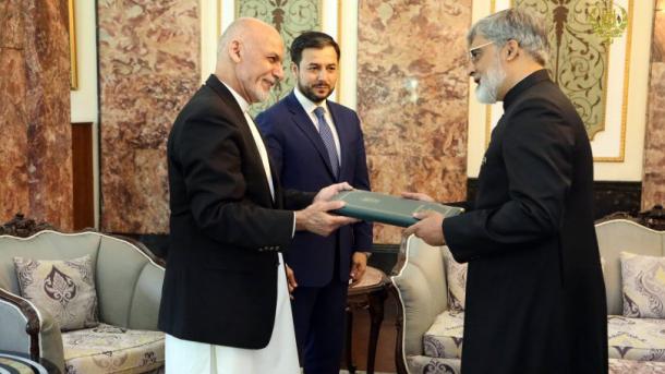 اشرف غنی اعتمادنامه یی سفیر جدید پاکستان را پذیرفت
