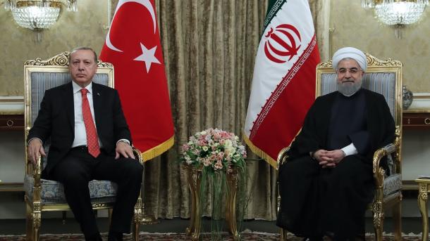 Presidenti Erdogan në Iran: Tregtia dypalëshe do të realizohet me monedha kombëtare
