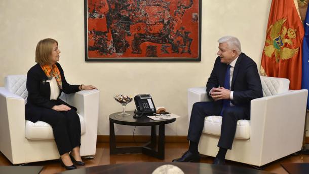 Kryeministri i Malit të Zi, Dushko Markoviq priti në një takim pune Ambasadoren e Turqisë në Mal të Zi, Songul Ozan