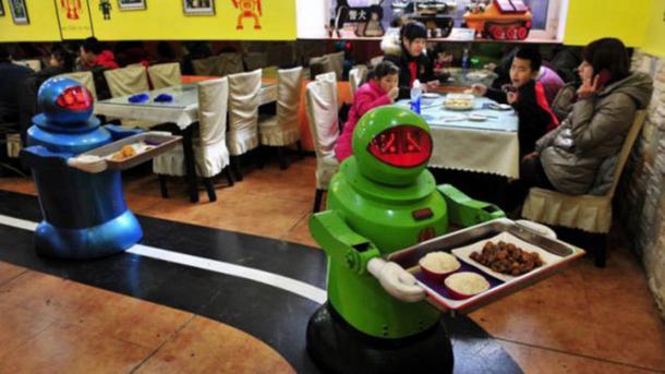 これからは中国のロボットがおもてなし パンゴリンロボット、日本に進出