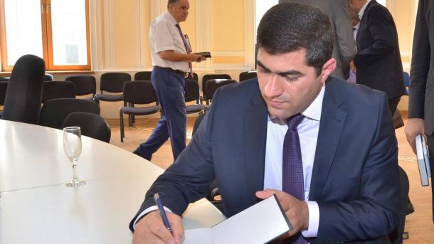“Problemi çözmək üçün həll variantlarını kitabda vermişəm“, M.Qəribov