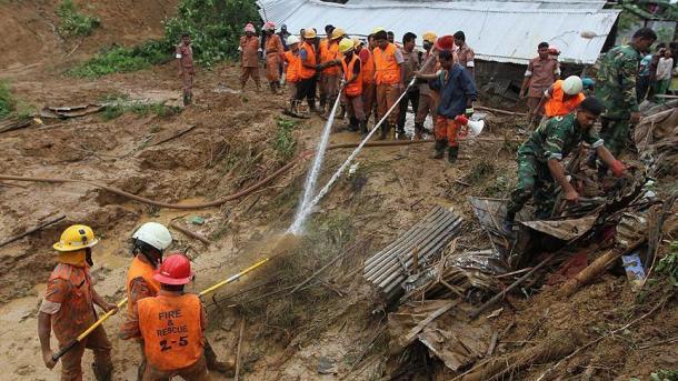 Glissement de terrain dans un camp de réfugiés Rohingyas, un enfant mort (ONU)
