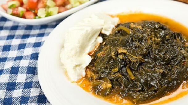 Шпинат с фаршем и рисом