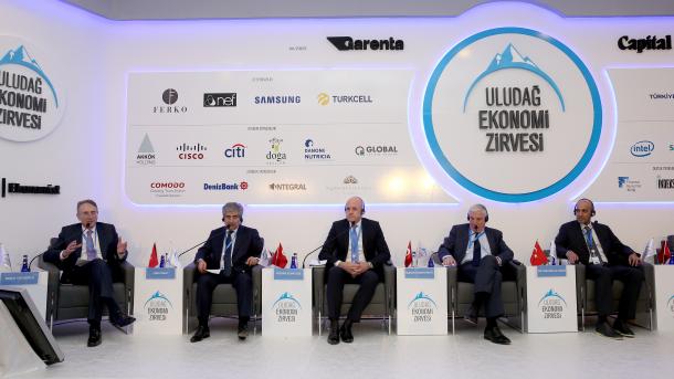 Εγκώμια στην τουρκική οικονομία από τον Παπαντωνίου