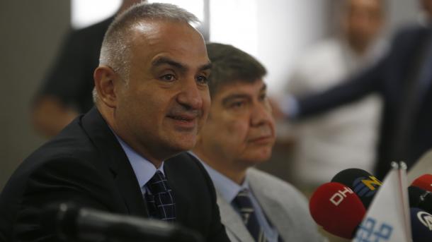 Ministri Ersoy: Numri i turistëve është rritur me 30% në 6-mujorin e parë të vitit