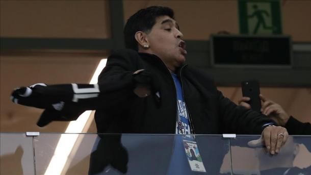 Maradona es detenido nada más pisar suelo argentino