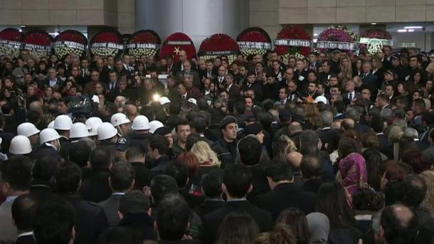 Bozda në ceremoninë e lamtumirës së dëshmorëve: Turqia nuk i përkulet mashave dhe fuqive të errëta