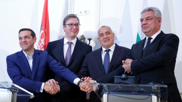 Tsipras: Mund të jetojmë paqësisht në Ballkan vetëm duke respektuar të drejtën ndërkombëtare
