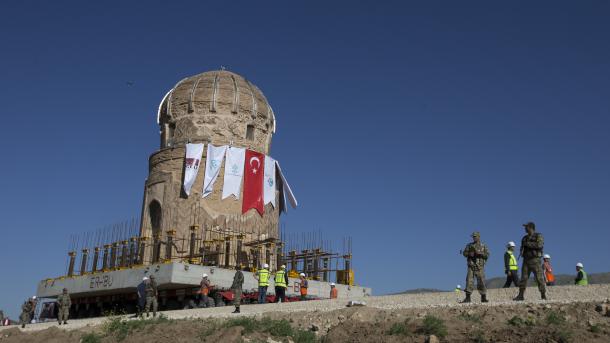 tarihi turbe tasindi 1.jpg