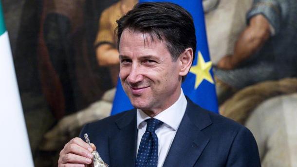 Italia chiede scuse a Macron per accuse sullo sbarco all'Aquarius