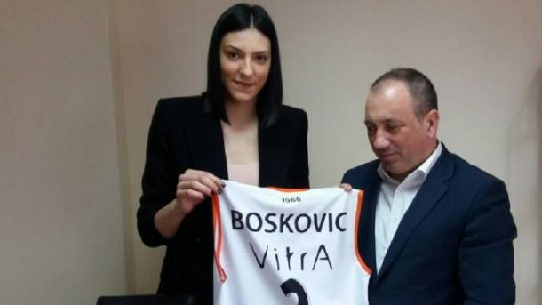 Crnadak diplomatsku putovnicu BiH uručio reprezentativki Srbije