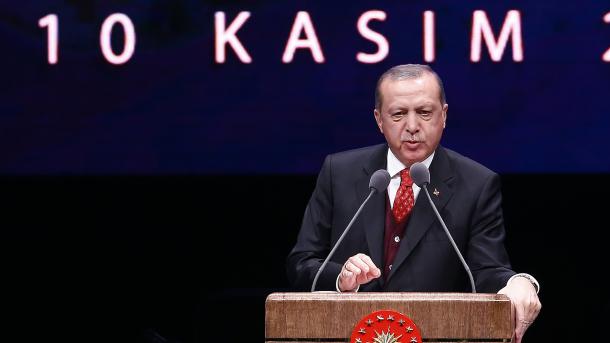 اردوغان:"غازی مصطفی کمال آتاتورک تورک میللتینین ایستیقلالینین سمبلودور"