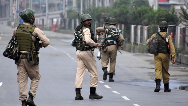 Pakistan-Hindistan serhet zolagynda hindistanly esgerler od açdy