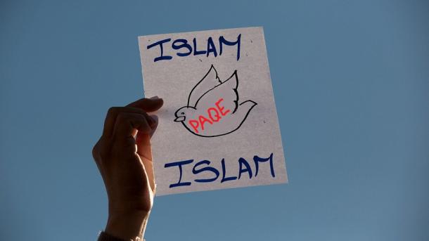 Koment – “Islami i Moderuar” për kë ose për çfarë? | TRT  Shqip