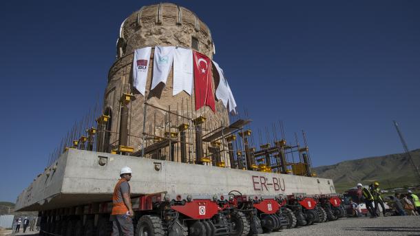 tarihi turbe tasindi.jpg