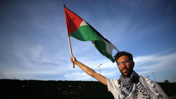 حصور فعال سوئدی حامی حقوق فلسطینیان در شهر دوزجه در ترکیه