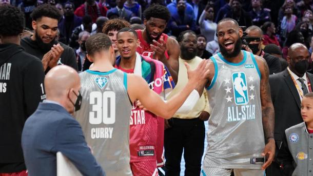 Stephen Curry wins his first All-Star Game MVP and breaks 3-point record