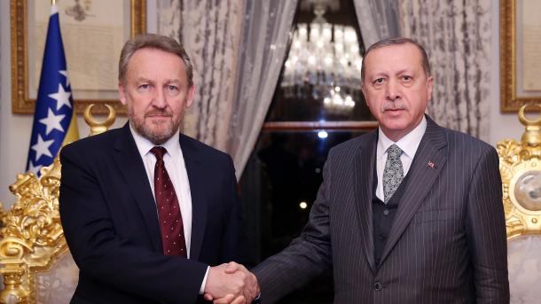 Бакир Изетбеговиќ: Ердоган е голем лидер кого муслиманите го очекуваа долго време