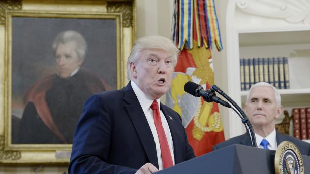 По решению суда Трамп выплатит 25 млн в качестве компенсации по искам 7 тысяч человек