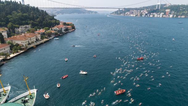 bogazici kitalararasi yuzme yarisi.jpg