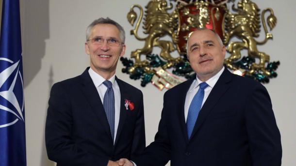Генералниот секретар на НАТО Столтенберг во Софија се состана со бугарскиот премиер Борисов