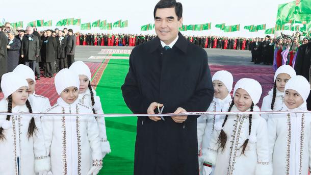 Türkmenistanyň Prezidenti Täze zaman ýaşaýyş toplumynyň açylyş dabarasyna gatnaşdy