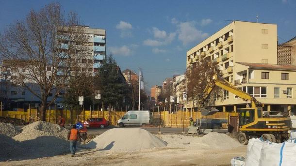 Kosovë – Arrihet marrëveshja për çështjen e murit në veri të Mitrovicës