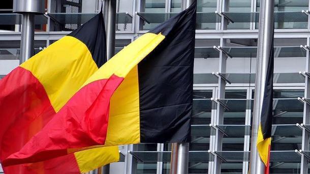 Nem lépnek ki a flamand nacionalisták a belga kormányból az ENSZ migrációs csomagja miatt