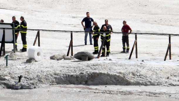 3 miembros de una familia caen en el cráter del Volcán Solfatara en Nápoles