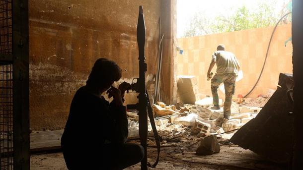 Oponentes realizam ataques contra pontos do regime de Assad