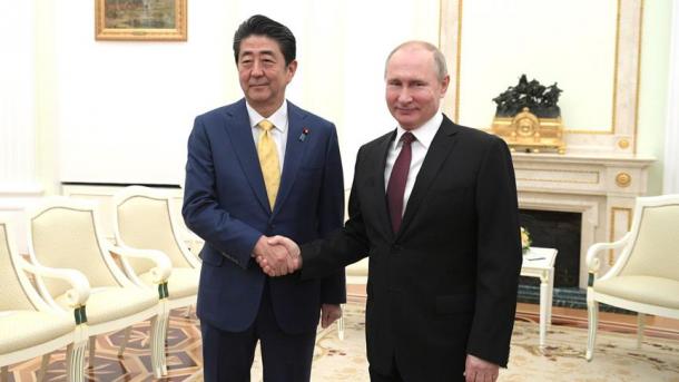 Putin se sastao sa premijerom Japana Shinzom Abeom