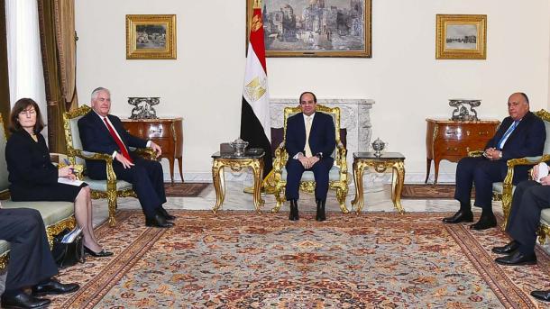 وزير الخارجية الأمريكي تيلرسون يلتقي في القاهرة بالرئيس المصري عبد الفتاح السيسي