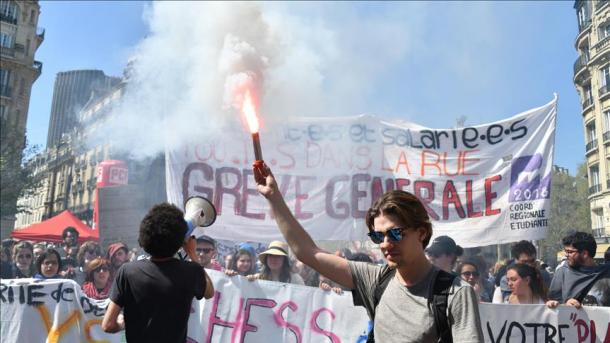 Pariz u plamenu: Privedeno 200 maskiranih osoba