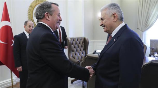 Yildirim reçoit Liam Fox et le PDG de Rolls-Royce