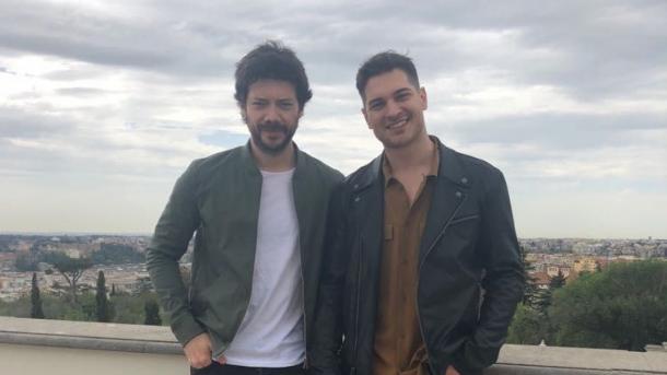 Çağatay Ulusoy se reúne con Álvaro Morte, el Profesor de La Casa de Papel