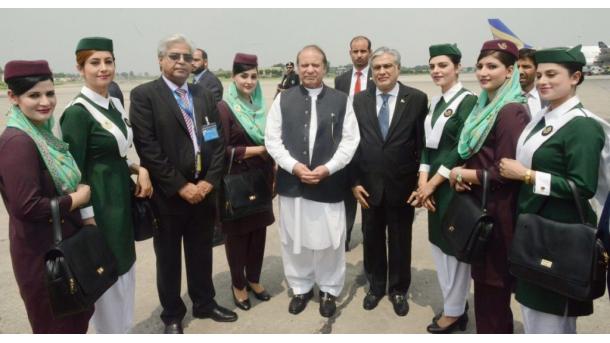وزیراعظم محمد نواز شریف نے پاکستان انٹرنیشنل ایئرلائن کی پریمیئر سروس کا افتتاح کردیا