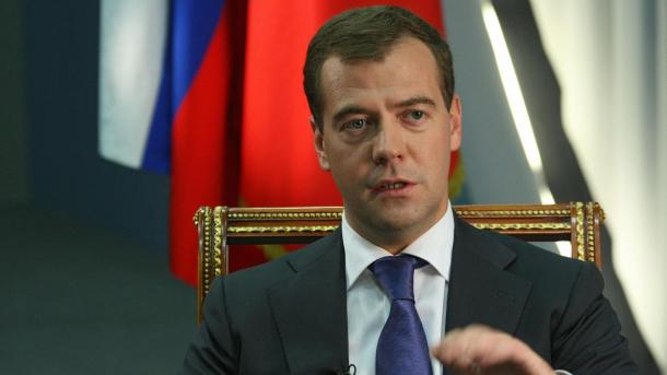 "Единая Россия" набрала почти половину голосов, в Думу проходят четыре партии - экзитполы