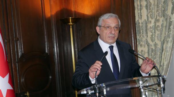 Ambasadori turk në Paris reagon ndaj pretendimeve të Francës për hapjen e shkollave turke
