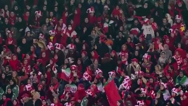 Donne iraniane allo stadio per sostenere Persepolis alla finale della Champions League asiatica